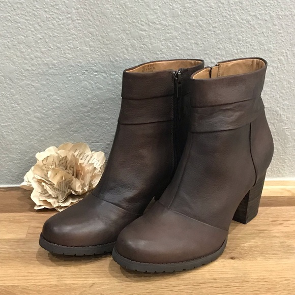 Clarks Shoes - Clarks Indigo Mission Zella Brown Leather Booties